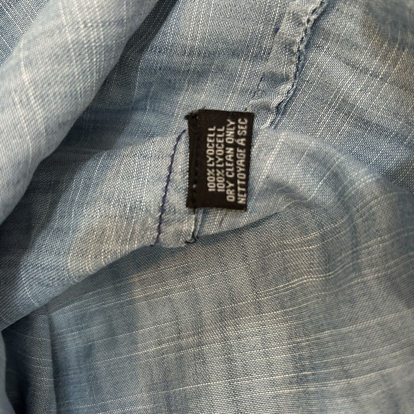 Tolani Women XS Blue Chambray 3/4 Sleeve Top Blouse Embroidered Boho - Picture 8 of 8